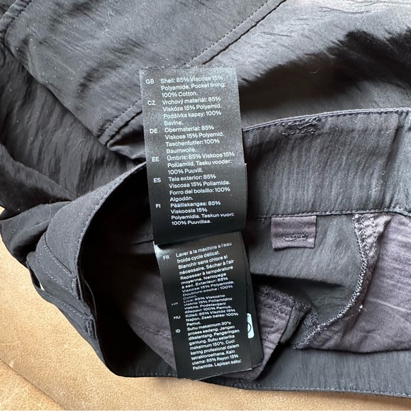 COS Longline Cargo Shorts black minimal summer spring contemporary knee length - Picture 7 of 7